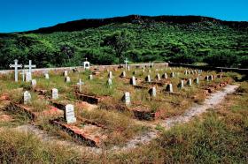 Groby niemieckich żołnierzy poległych w 1904 r. podczas szturmu na obóz Herero na płaskowyżu Waterberg.