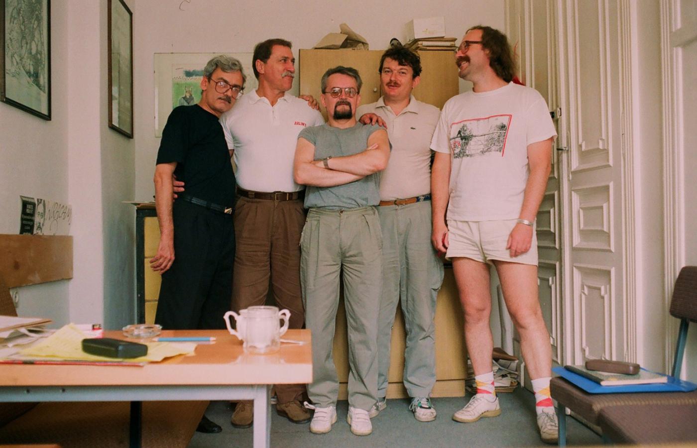 SILNA GRUPA - od lewej Andrzej Sapkowski, Lech Jęczmyk, Bogusław Polch, Maciej Parowski i Marek Oramus w 1992 r.
