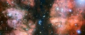 NGC 6357, czyli Mgławica Wojna i Pokój. Mgławica emisyjna z mnóstwem młodych i gorących gwiazd. 8 tys lat świetlnych od nas. Z Mgławicą związana jest gromada otwarta Pismis 24 zawierająca układ potrójny nadolbrzymów Pismis 24 -1.
