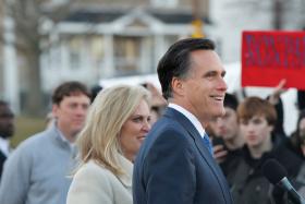 Romney zbiera w sondażach coraz więcej negatywnych ocen, więc stratedzy kampanii wezwali na pomoc jego żonę.