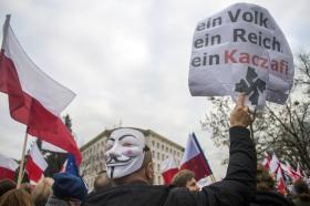 Demonstracje KOD wyraźnie poruszyły formację rządzącą i jej medialną drużynę, były dla nich przykrym zaskoczeniem.