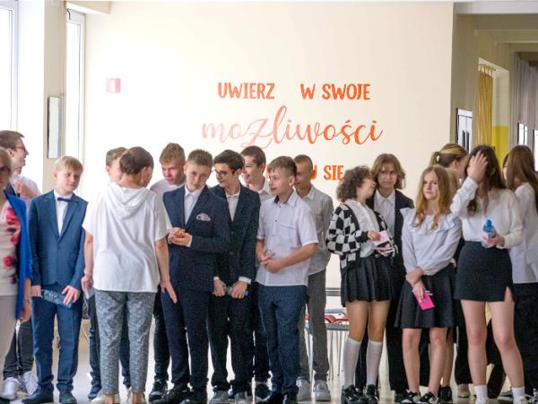 Tradycyjnie w pierwszym dniu egzaminu ósmoklasiści zmagają się z językiem polskim, który budzi najwięcej emocji.