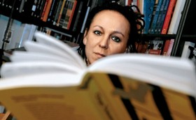 „Staraj się nie mówić, bo im więcej i lepiej opowiesz, tym mniej i gorzej napiszesz” – zaleca Olga Tokarczuk