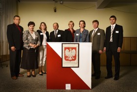 Wybory Prezydenta RP 2010. Skład OKW nr 5 w Mochnate. Roman Paszko, Bogumiła Gierasimiuk, Aneta Micewicz, Aleksy Gierasimiuk, Elżbieta Tarasiuk, Paulina Kraśko, Grzegorz Antichowicz, Pawel Gierasimiuk.