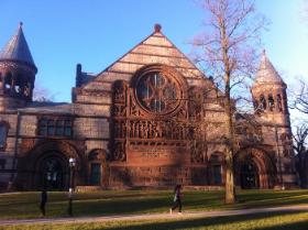 Dostanie się na Harvard, Yale czy Princeton jest dziś trudniejsze niż kiedyś. Na zdjęciu Princeton University. Alexander Hall – najstarszy budynek uczelni.