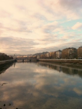 San Sebastian jest jednym z najpiękniejszych miast Hiszpanii, nazywanym często perłą północy. Mimo tego ani przez chwilę nie było ono faworytem w staraniach o tytuł Europejskiej Stolicy Kultury 2016.
