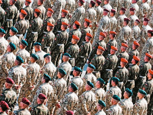 Według danych za 2024 r. armia mundurowych emerytów przekroczyła już 420 tys. osób.