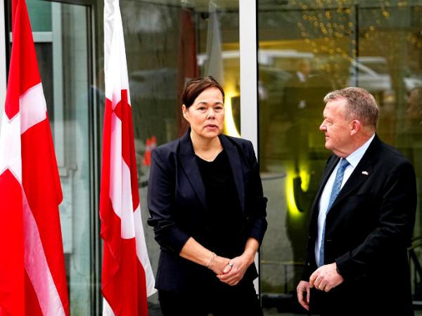 Szefowie dyplomacji Danii i Grenlandii Lars Loekke Rasmussen i Vivian Motzfeldt przed spotkaniem z Marco Rubio i J.D. Vancem w Waszyngtonie, 14 stycznia 2026 r.