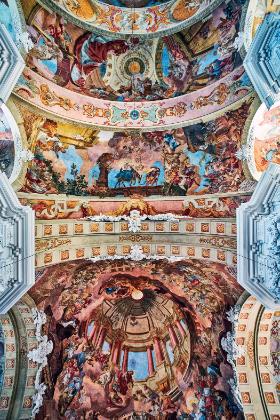 Opactwo pocysterskie w Krzeszowie z bazyliką Wniebowzięcia NPM, wnętrze.