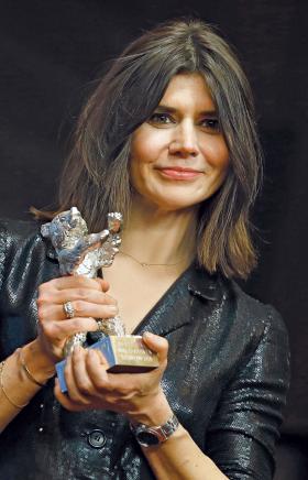 Małgorzata Szumowska jawi się jako jedna z niewielu autentycznych rewolucjonistek w polskim kinie.