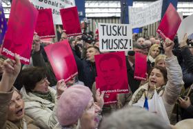 Powitanie Donalda Tuska na Dworcu Centralnym w Warszawie