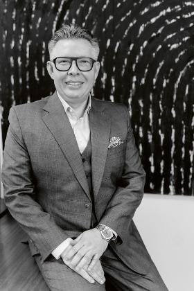 Robert Rytel. Kolekcjoner dzieł sztuki, autor „Alfabetu Kolekcji Rytel”, uporządkowanego zbioru obrazów i rzeźb współczesnych polskich artystów. To żywy, kształtujący się projekt, otwarty na nowe odkrycia i fascynacje właściciela.