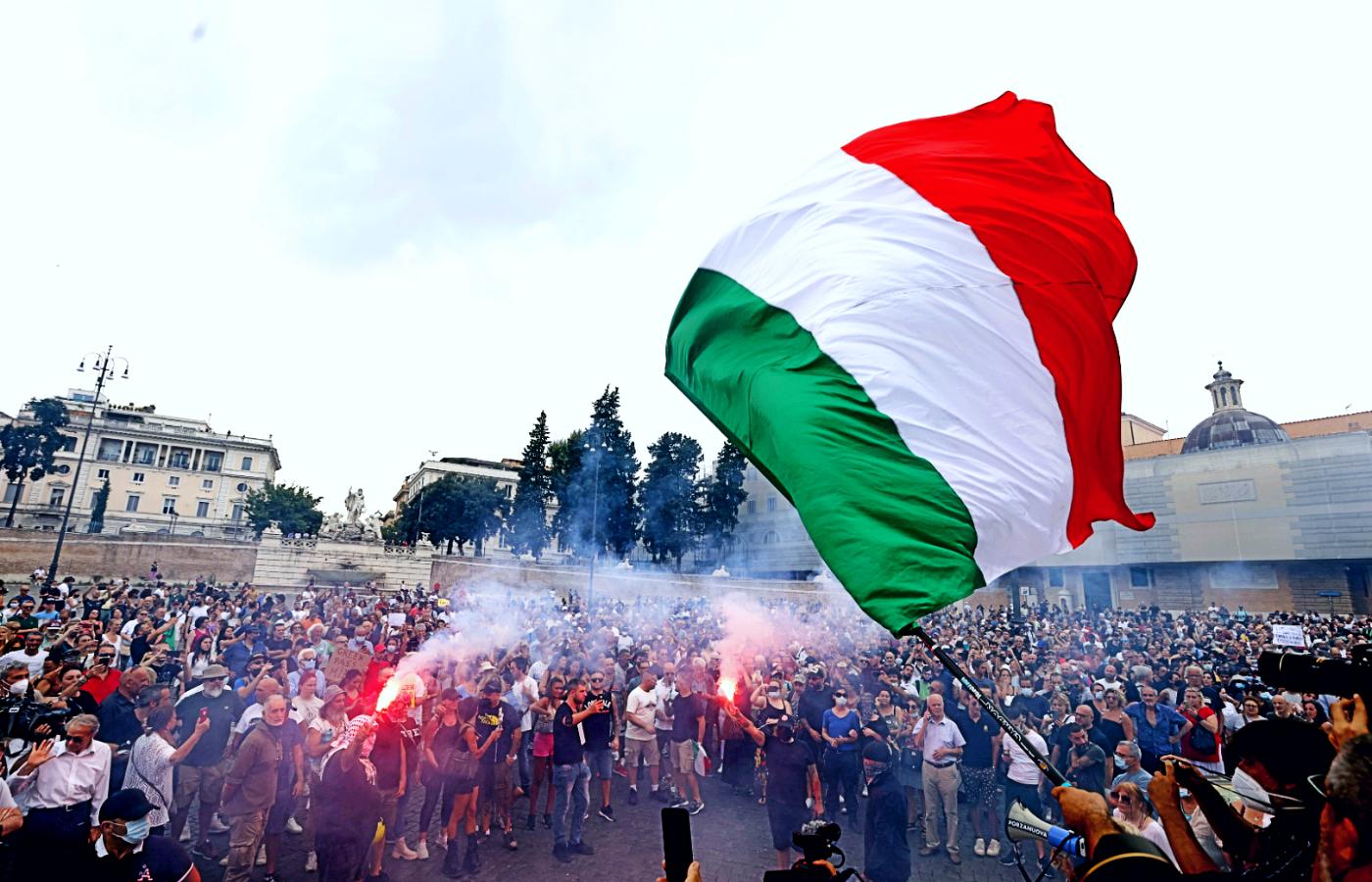 Protest przeciw paszportom covidowym. Rzym, 24 lipca 2021 r.