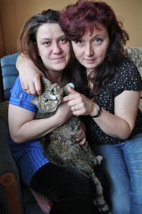 Marzena - psycholog z podopieczną Kasią i jej kotką Mańką. Kasia marzy o morzu i górach, bo jeszcze nigdy tam nie była.