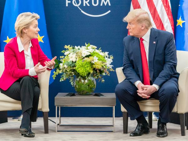 Przewodnicząca Komisji Europejskiej Ursula von der Leyen oraz prezydent USA Donald Trump podczas 50. Światowego Forum Ekonomicznego w Davos w 2020 r.