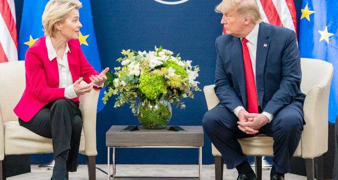 Przewodnicząca Komisji Europejskiej Ursula von der Leyen oraz prezydent USA Donald Trump podczas 50. Światowego Forum Ekonomicznego w Davos w 2020 r.