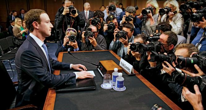 Mark Zuckerberg, szef Facebooka, przed przesłuchaniem w Kongresie Stanów Zjednoczonych.