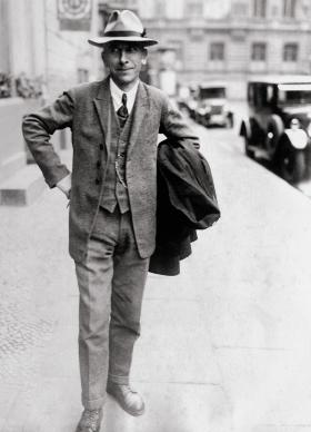 Alfred Wegener jako jeden z pierwszych dostrzegł, że wschodnie wybrzeże Ameryki Południowej pasuje idealnie do przeciwległego wybrzeża Afryki.