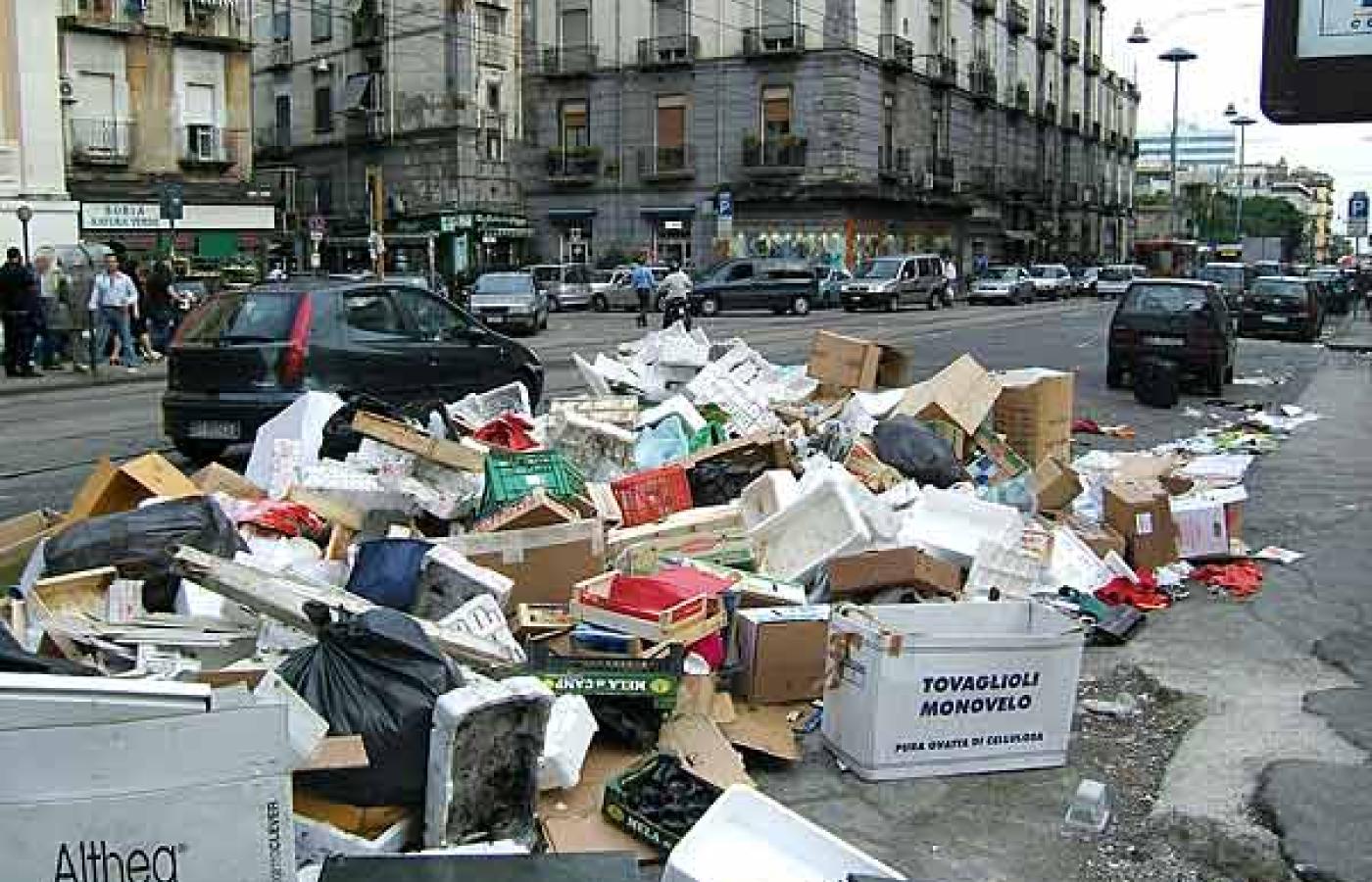 Od kilkunastu lat stan odpadów w Neapolu gnębi cały region Kampanii. Fot. LHOON, Flickr, CC by SA