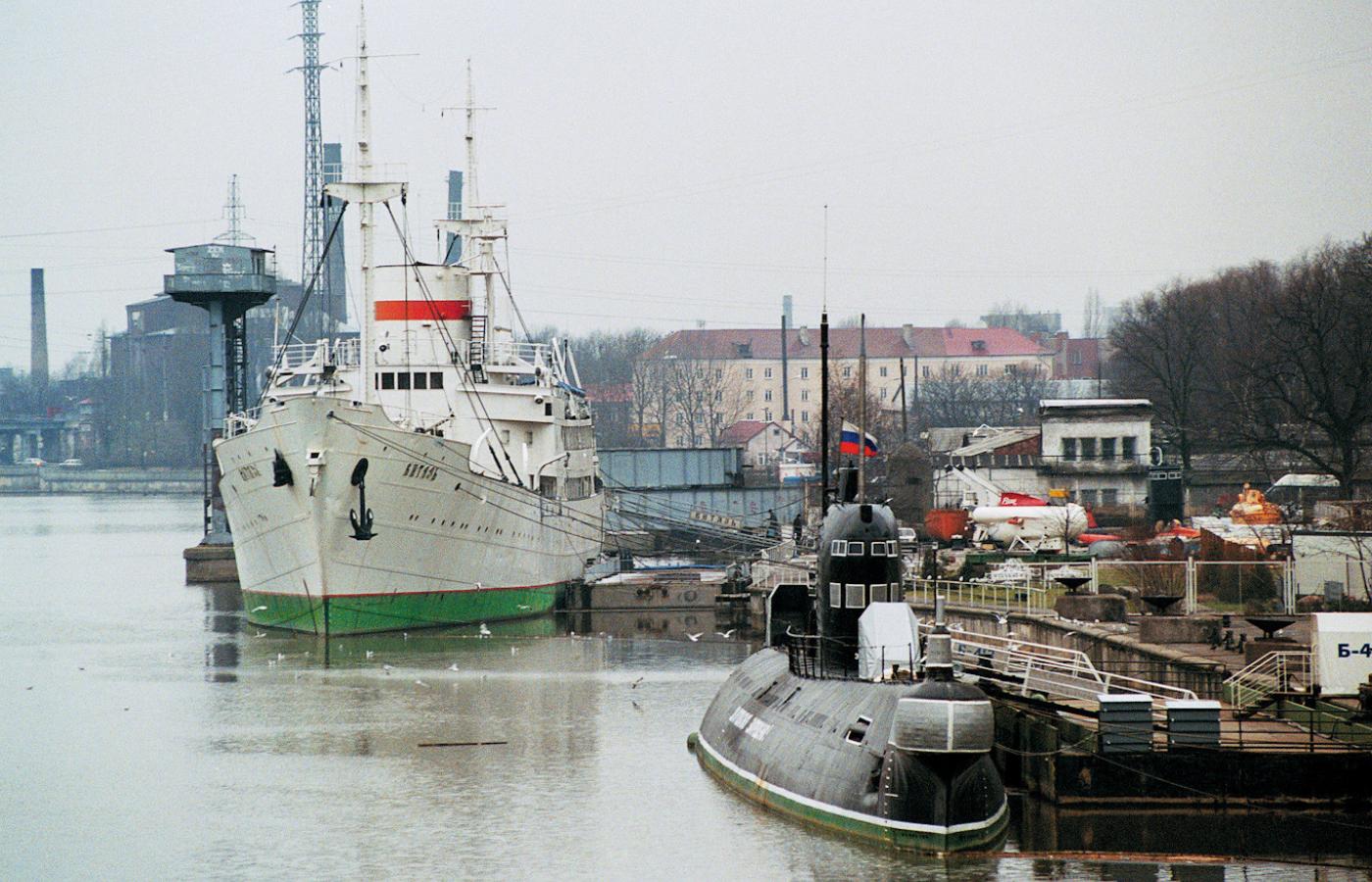 Port w Kaliningradzie; wojsko stacjonuje w zamkniętym dla obcokrajowców Baltijsku.