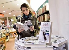 „Zakłamane życie dorosłych” to „Bildungsroman” – kobieca wersja powieści o dojrzewaniu i poszukiwaniu siebie.