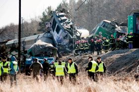 Po katastrofie pod Szczekocinami kalekami zostało kilkanaście osób.