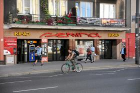 Jeronimo Martins Polska, właściciel firmy Biedronka, ratując twarz, zdecydował się na gest symboliczny – kino Femina zostanie zachowane.