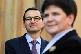 Mówiący obcymi językami i dobrze wykształcony premier nie wskórał więcej niż Beata Szydło.