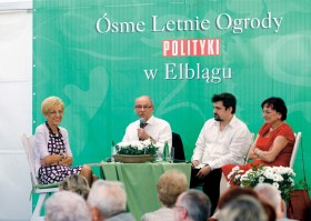 Ogrodowy panel „Co znaczy wizerunek?” – publicystka POLITYKI Janina Paradowska oraz: Janusz Lewandowski, Jacek Wasilewski i opowiadająca o swym nadszarpniętym wizerunku Małgorzata Ostrowska