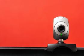 W przypadku licznych konferencji i szkoleń dla lekarzy nie ma dziś nawet możliwości organizacji innych niż internetowe.