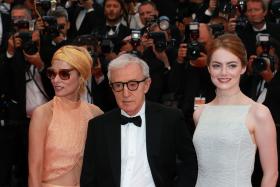 Parker Posey, Woody Allen i Emma Stone na Międzynarodowym Festiwalu Filmowym w Cannes, 2015 r.