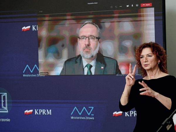 Konferencja prasowa ministra zdrowia Adama Niedzielskiego (na ekranie)