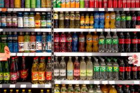 Wyższe ceny na słodkie napoje na początku spowodowały wprawdzie ograniczenie spożycia, ale szybko wróciliśmy do złych nawyków.