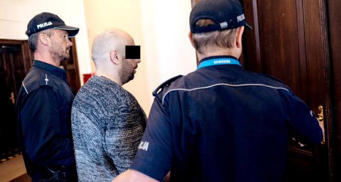 Krystian W. doprowadzany na proces w kwietniu 2019 r.