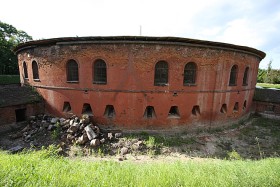 Warszawa: fort Legionów cytadeli warszawskiej, w środku podziemna trasa turystyczna i restauracja