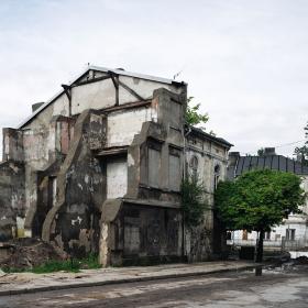 Ulica Starowarszawska w realu (należąca do dawnej dzielnicy żydowskiej).