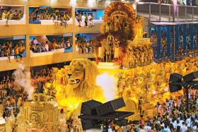 Azjatyckie są tygrysy. A amerykańskie? Lwy? Na fot. karnawał w Rio.