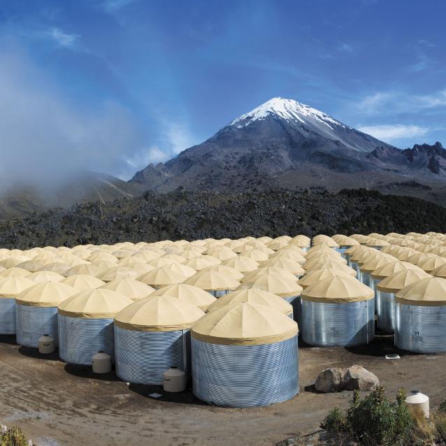 Obserwatorium High-Altitude Water Cherenkov Gamma-Ray Observatory (HAWC) w Sierra Negra w Meksyku.