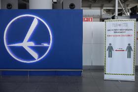 Pracownicy lotnisk najbardziej martwią się, czy w praktyce uda się zachować pomiędzy pasażerami wymagane odstępy.