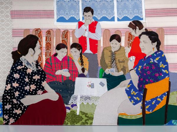 Prace Małgorzaty Mirgi-Tas odwołują się do tradycji społeczności Romów, z której artystka się wywodzi. Jej zrealizowany z rozmachem projekt „Przeczarowując świat” wypełniał Pawilon Polski podczas Biennale Sztuki w Wenecji w 2022 r.