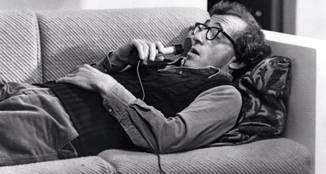 W wielu filmach Woody Allena bohaterowie spędzają długie godziny na kozetkach u psychoanalityków, ale ich związki się rozpadają.