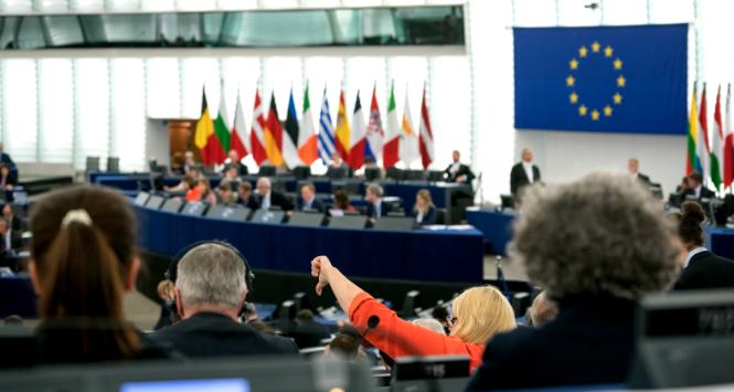 Politycy spoza duopolu PO-PiS mogą się znaleźć w europarlamencie, ale tylko pod warunkiem, że się z nimi zblokują.