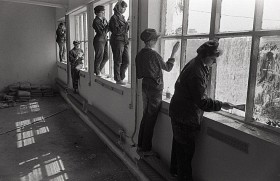 Praktyki studenckie. Czyli miesiąc wakacji oddany jakiejś gałęzi socjalistycznego przemysłu, najczęściej nie mającej nic wspólnego z kierunkiem studiów.