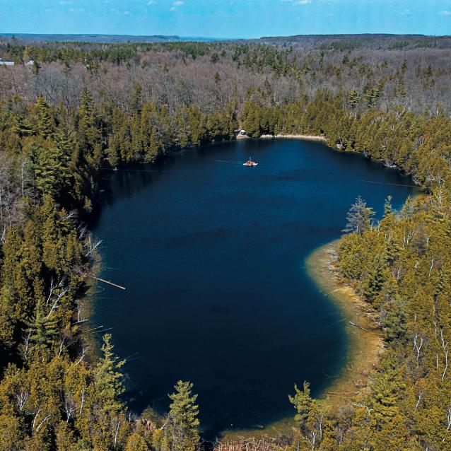 W osadach na dnie jeziora Crawford Lake w Kanadzie zapisał się moment, gdy ludzie zaczęli wyraźnie zmieniać planetę.