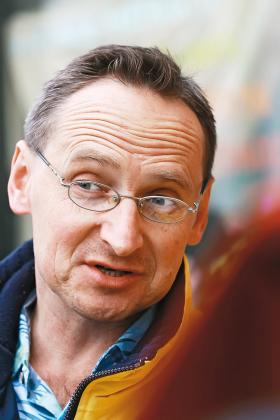 Przeciwnikiem szczepień jest podróżnik i publicysta Wojciech Cejrowski.