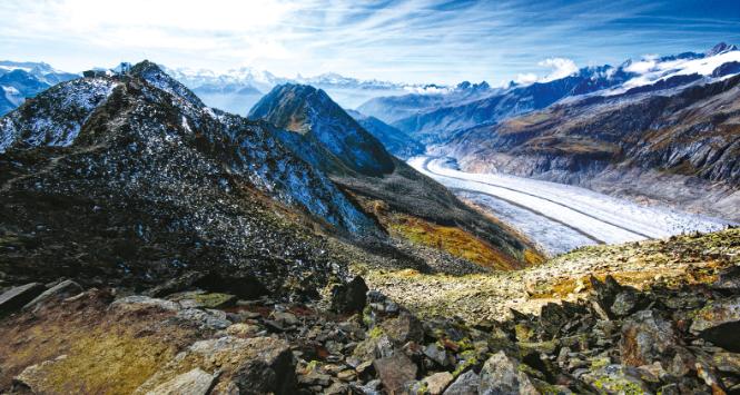 Aletsch – największy lodowiec Alp, który w ciągu 150 lat skrócił się o ponad 3 km.