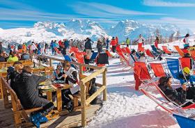 Polska jeździ na nartach masowo, włącznie z prezydentem. Słowacja też jeździ, a jeszcze odnosi sukcesy na zawodach.