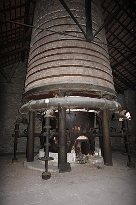 Chlewiska, huta – dół wielkiego pieca, tzw. gar