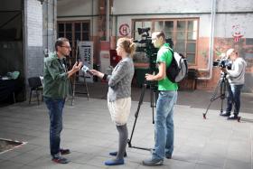 Reżyser Rodrigo García tłumaczy, że też go wiele rzeczy obraża, ale wtedy po prostu ich nie ogląda.