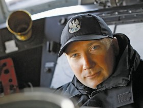 Komandor porucznik Piotr Nieć skończył akademię US Navy. Dziś dowodzi największym polskim okrętem: fregatą 'Generał Pułaski'